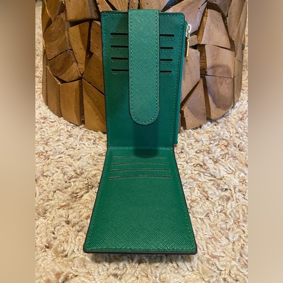 CHELMON. Green Card Wallet with RFID Protection. - Picture 3 of 8